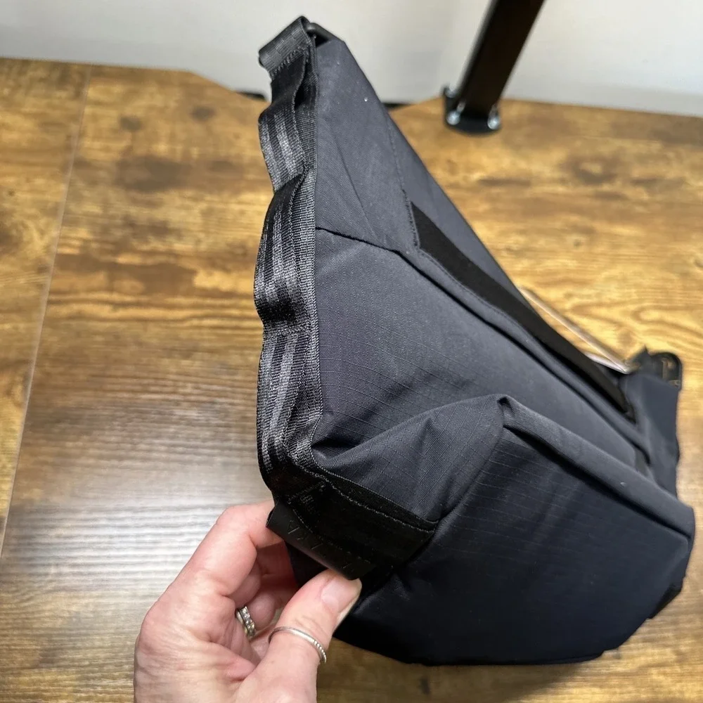 NEW Alpaka Flow Satchel 4L Black Crossbody Messenger Bag Water Resistant
